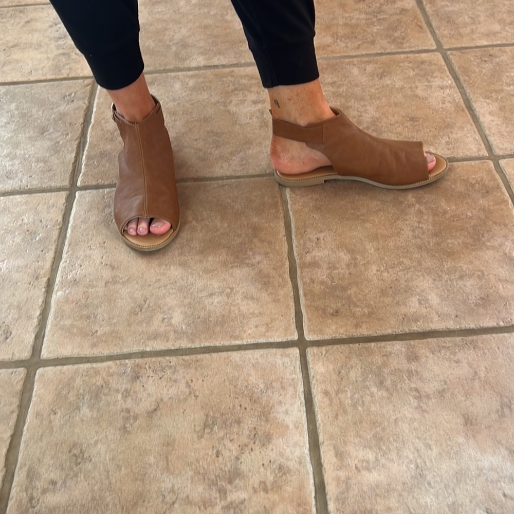 Sandals - Picture 2 of 3